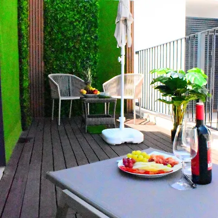 Bright Duplex In Centre Apartment *